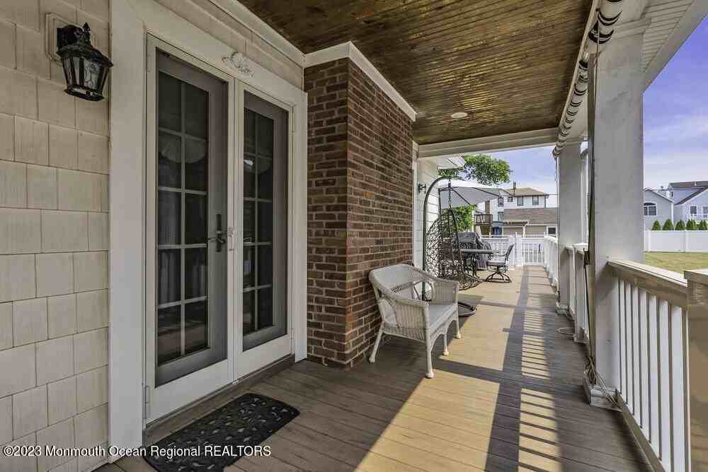 210 8th Ave - Photo 6 of 29