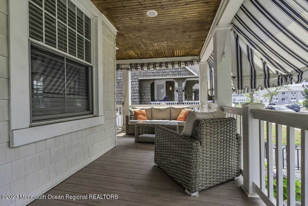 210 8th Ave - Photo 7 of 29