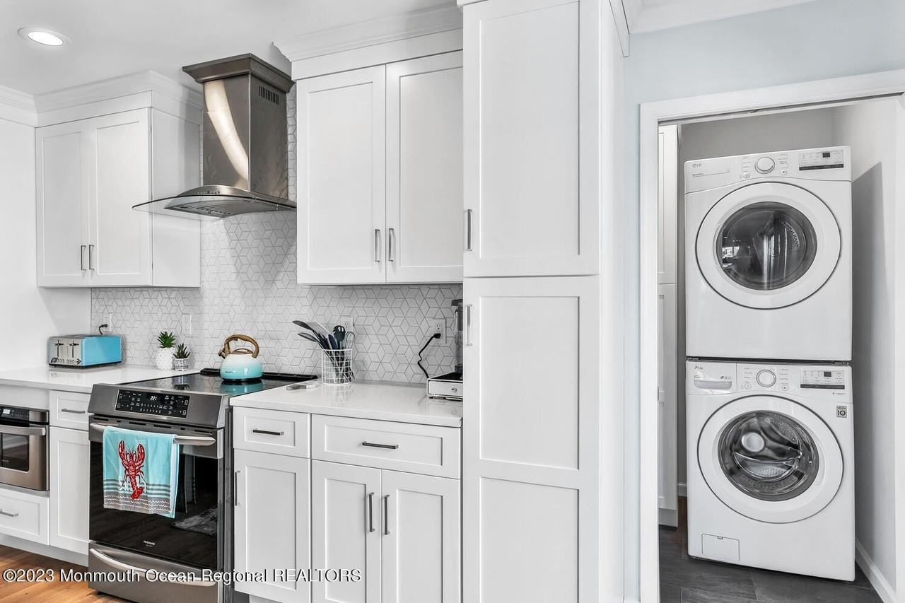 1813 Bradley Ter - Photo 3 of 18