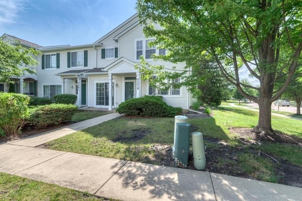 2279 Reflections Dr - Photo 2 of 39