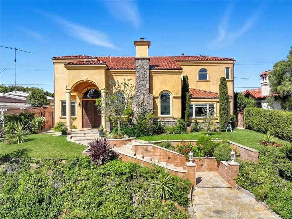 439 Catalina Dr - Photo 3 of 50