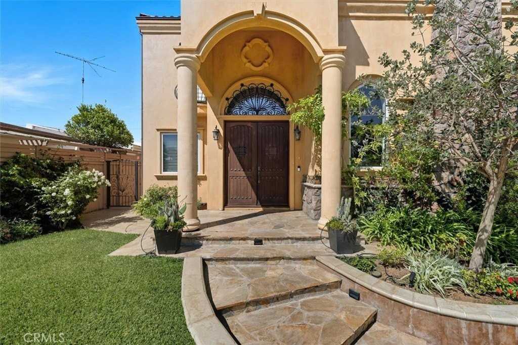 439 Catalina Dr - Photo 4 of 50