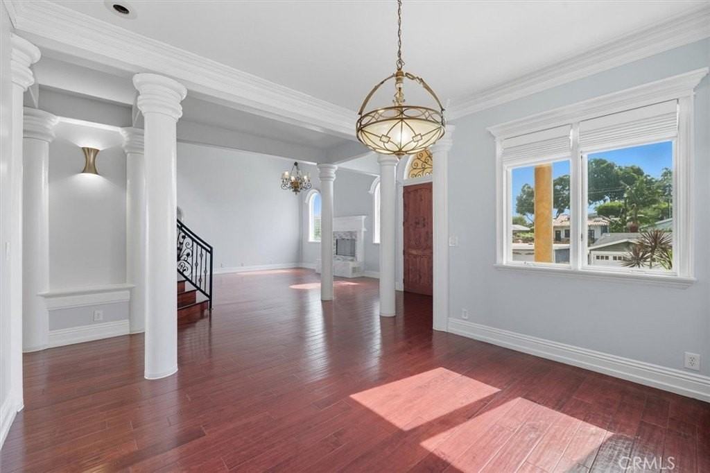 439 Catalina Dr - Photo 5 of 50