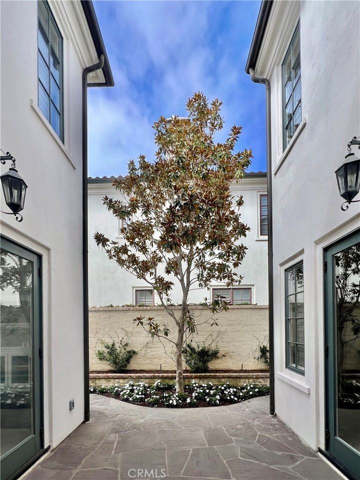 27 Atlantis Cv - Photo 3 of 6