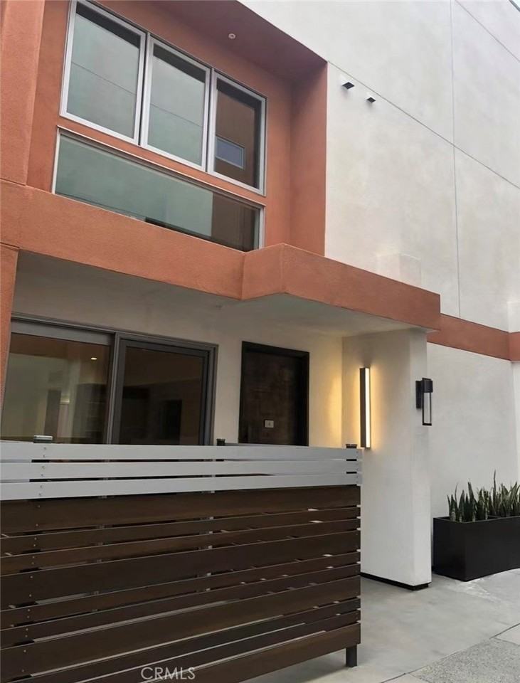 1035 Figueroa Ter #4 - Photo 3 of 37