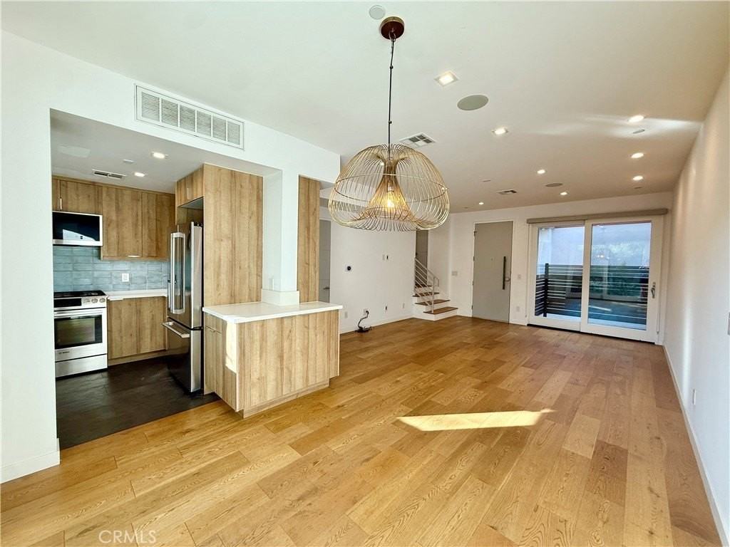 1035 Figueroa Ter #4 - Photo 6 of 37