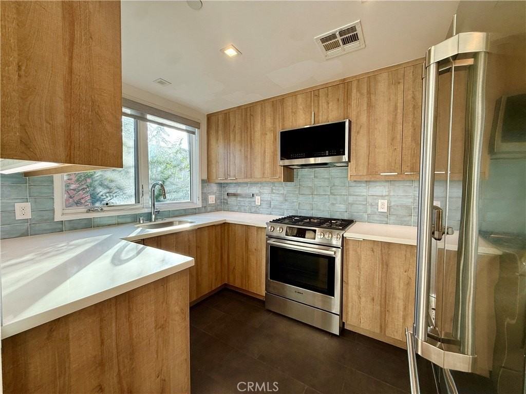 1035 Figueroa Ter #4 - Photo 7 of 37