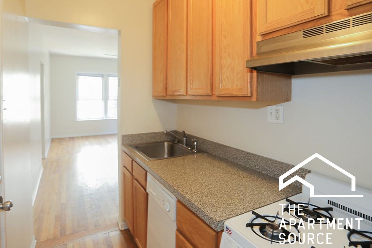 3914 N Pine Grove Ave #3W - Photo 2 of 13