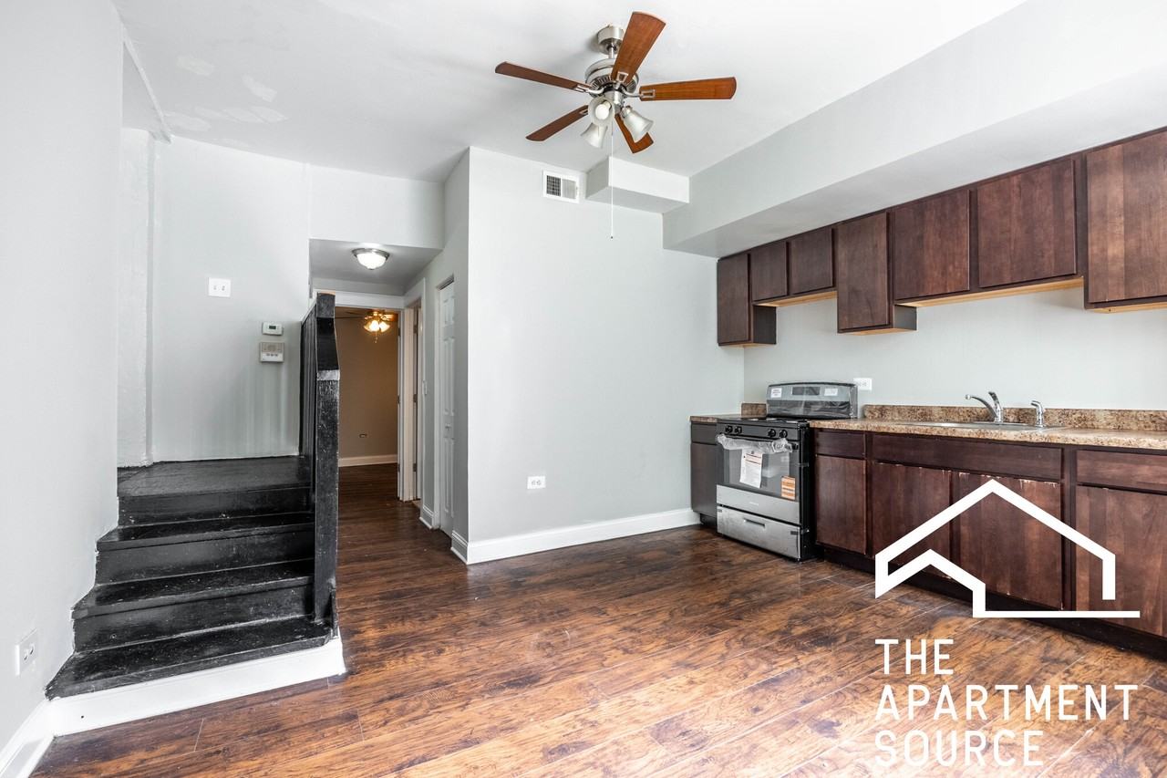 2306 W Rosemont Ave #G - Photo 3 of 13