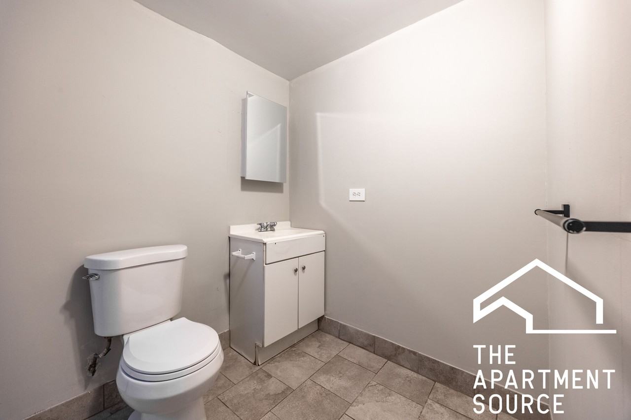 2306 W Rosemont Ave #G - Photo 6 of 13