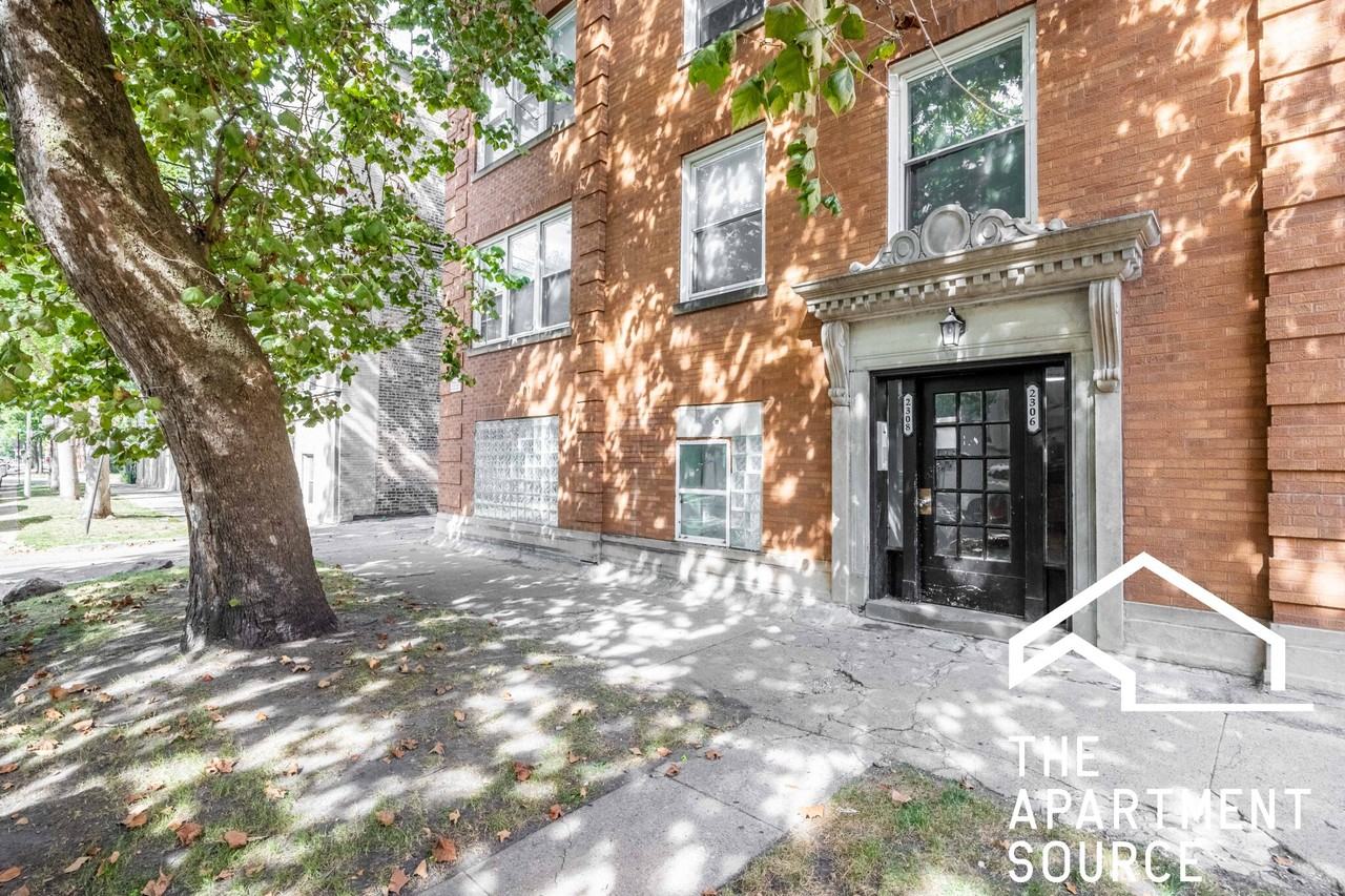 2306 W Rosemont Ave #3 - Photo 4 of 4