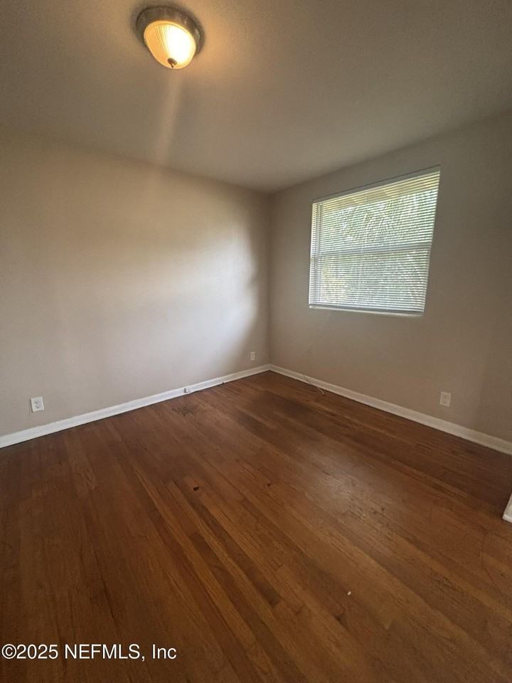 2128 Lambert St - Photo 4 of 8