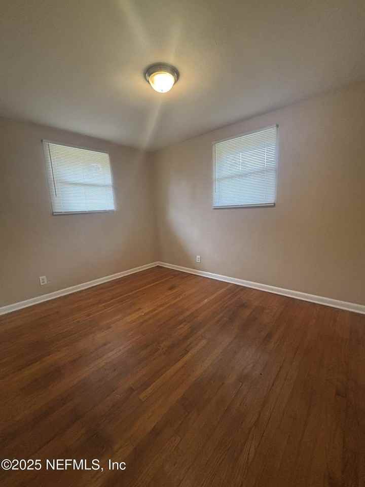 2128 Lambert St - Photo 6 of 8