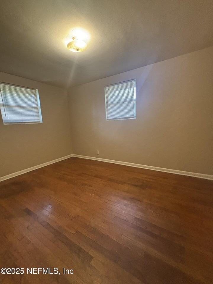 2128 Lambert St - Photo 7 of 8