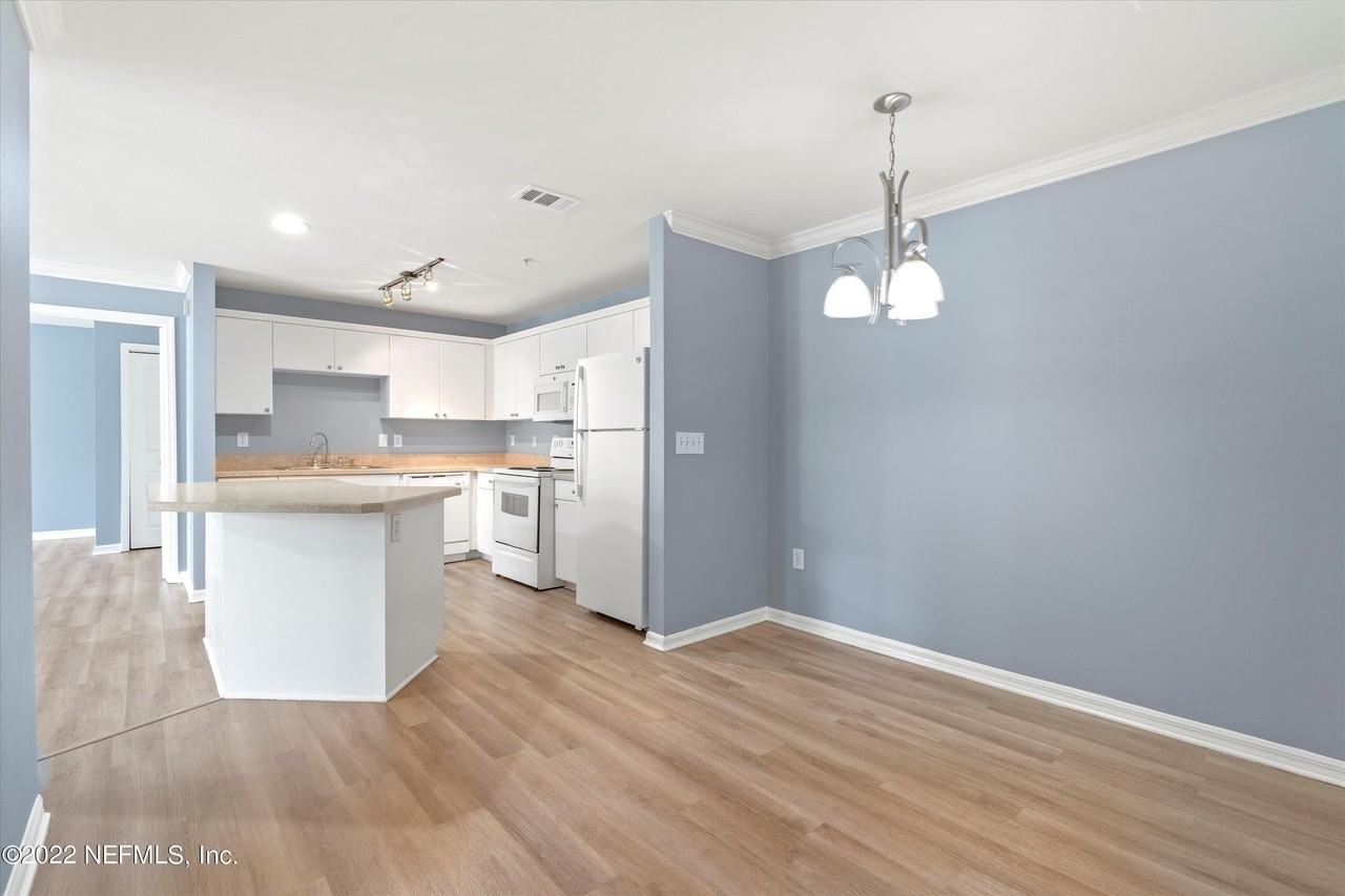 3591 Kernan Blvd S Apt 621 #621 - Photo 3 of 24