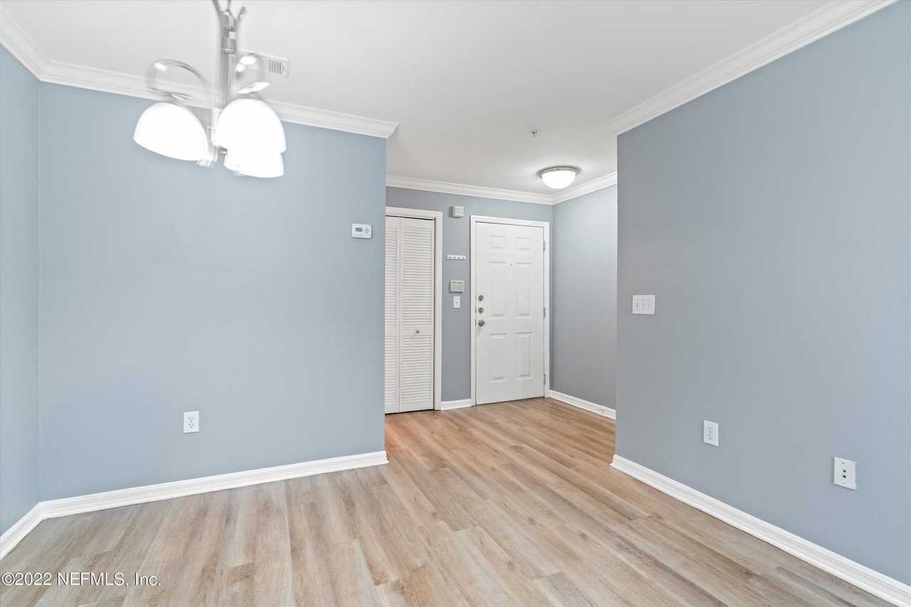 3591 Kernan Blvd S Apt 621 #621 - Photo 4 of 24