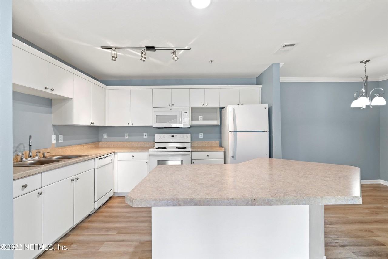 3591 Kernan Blvd S Apt 621 #621 - Photo 6 of 24