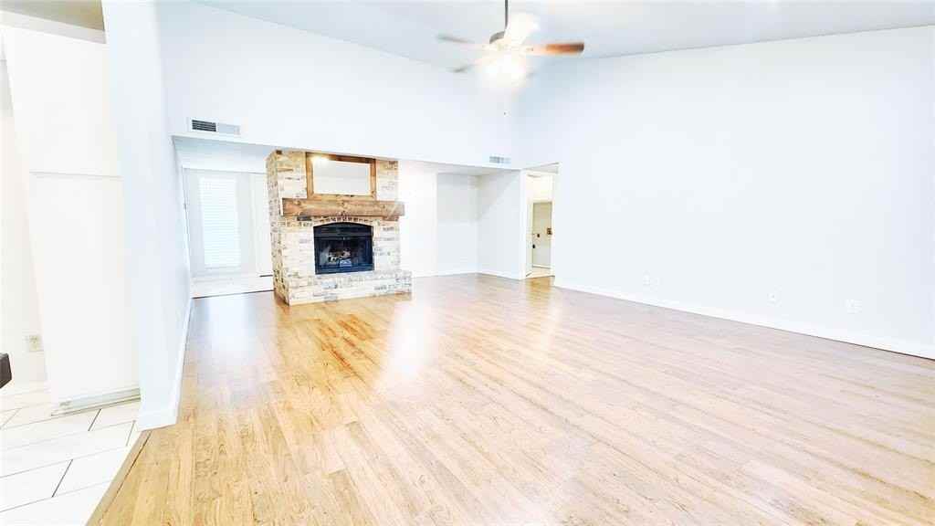 3905 Windflower Ln - Photo 4 of 32