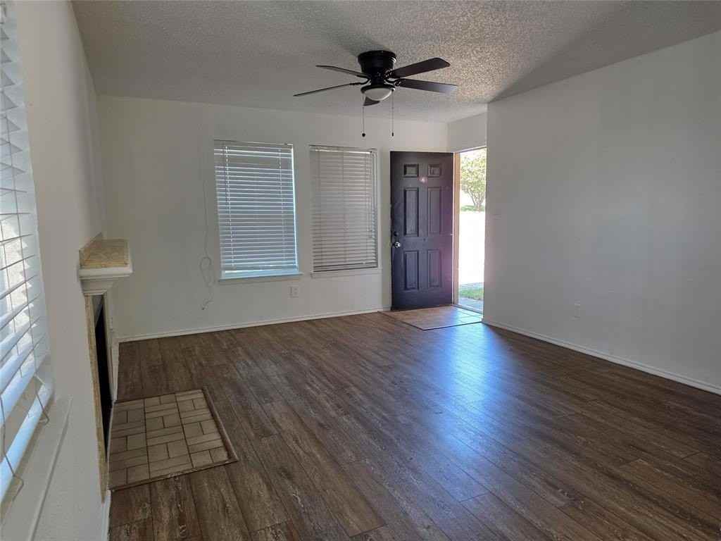 2411 Springmont Ct - Photo 4 of 14