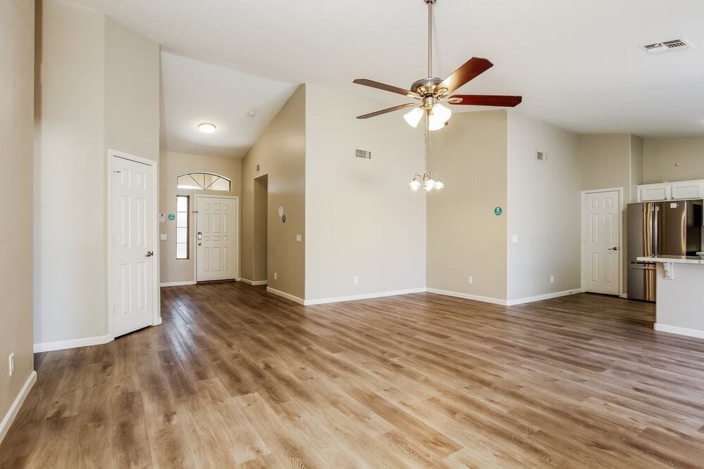 13254 W Paradise Ln - Photo 3 of 16