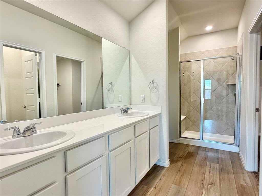 4016 Spur Trail Dr - Photo 3 of 18