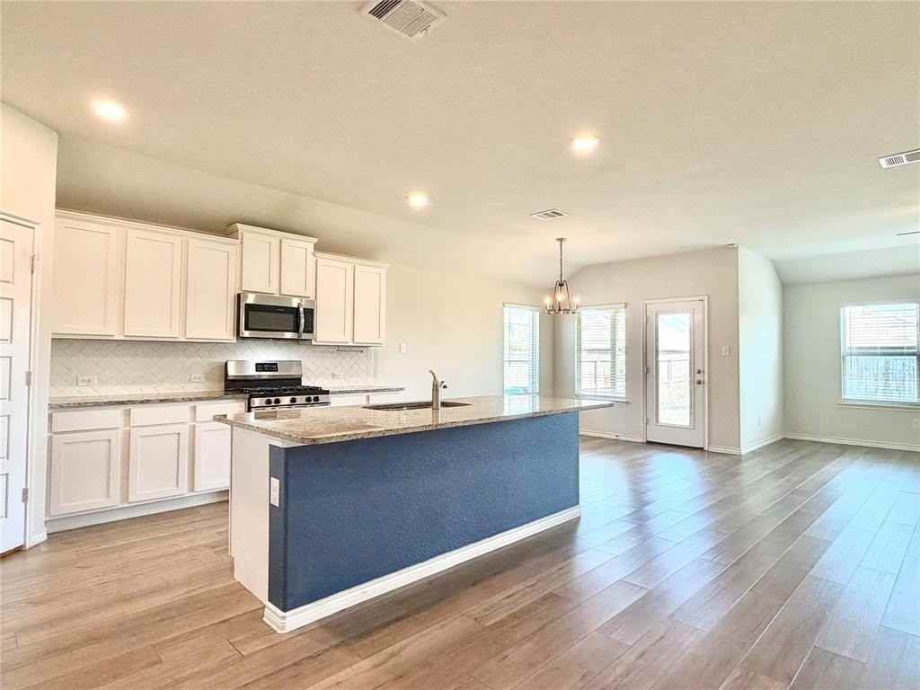 4016 Spur Trail Dr - Photo 4 of 18