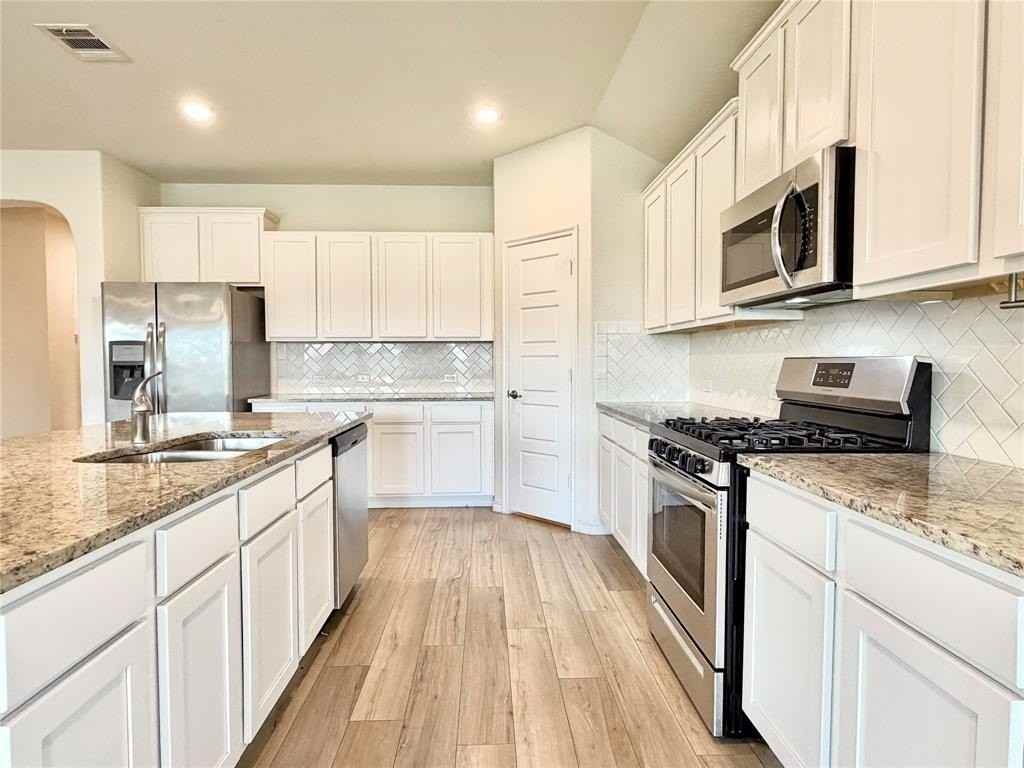 4016 Spur Trail Dr - Photo 5 of 18