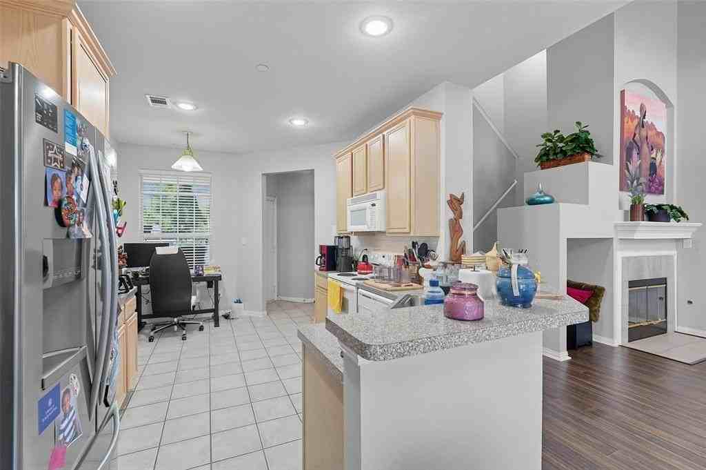 9824 Cambria Ct - Photo 7 of 19