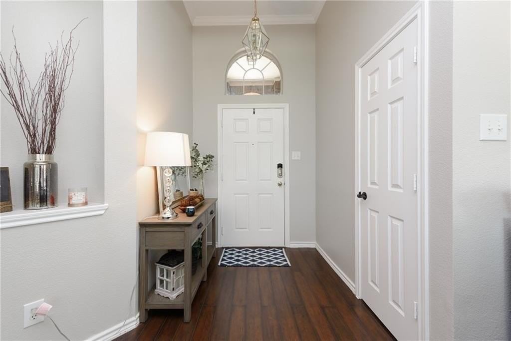 2600 Clubhouse Dr - Photo 5 of 29