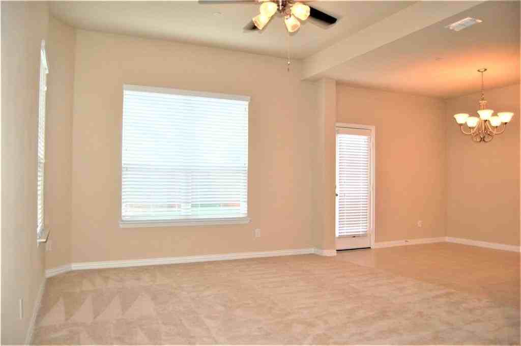 142 Barrington Ln - Photo 4 of 31