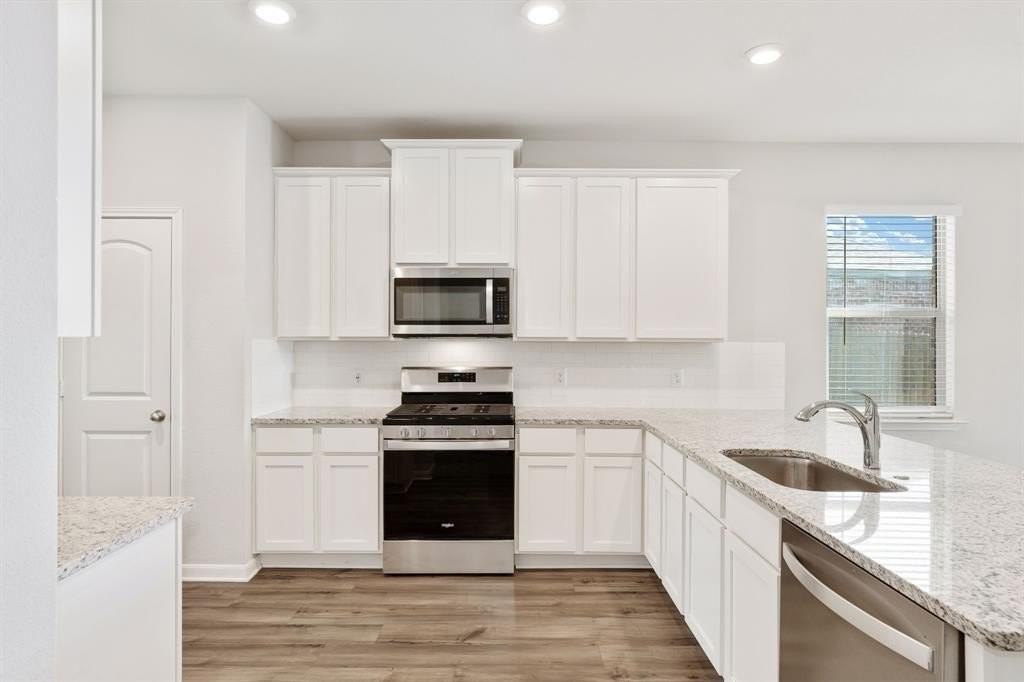 1920 Liam Dr - Photo 4 of 16