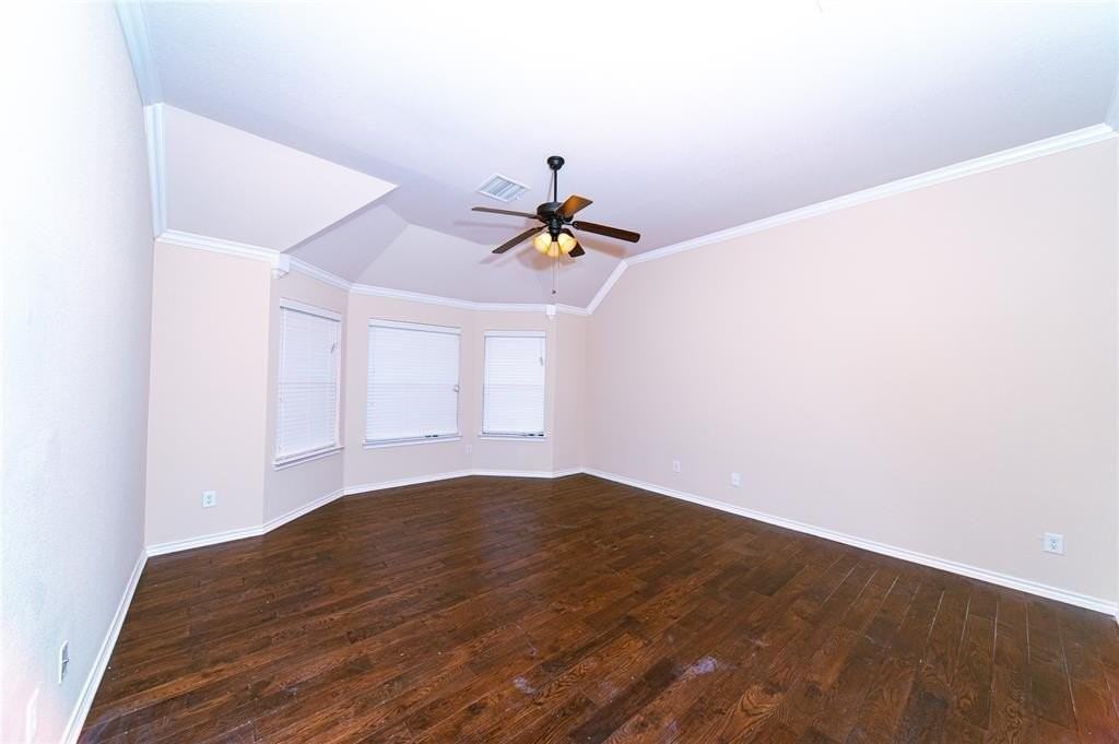 403 Bellflower Ct - Photo 7 of 22