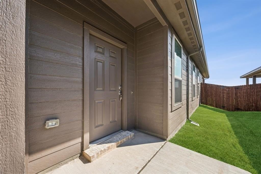 1701 Teton River Dr - Photo 2 of 27