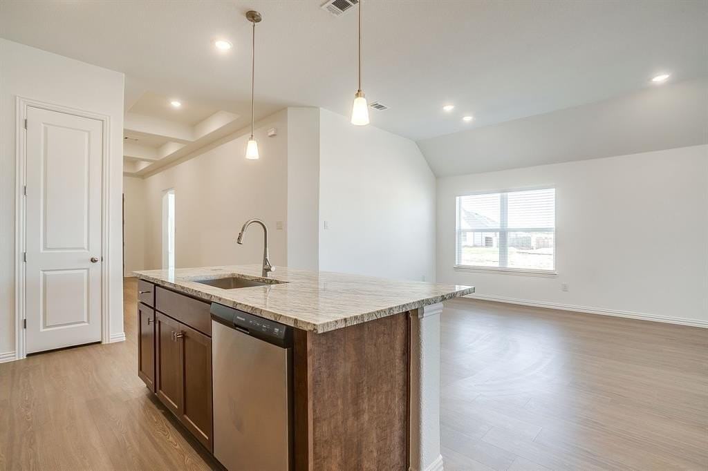 909 Schuberts Road - Photo 7 of 33