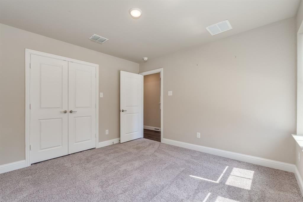 801 Cassandra Ct - Photo 6 of 36