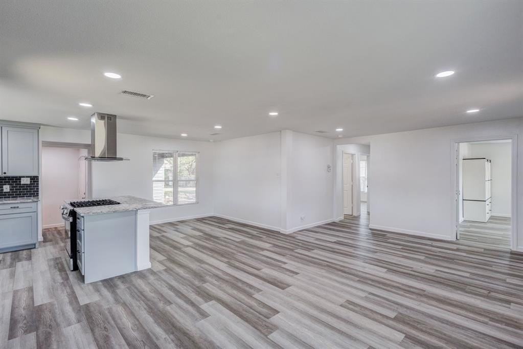 322 Ne 29th St - Photo 3 of 20