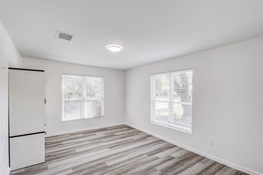 322 Ne 29th St - Photo 4 of 20