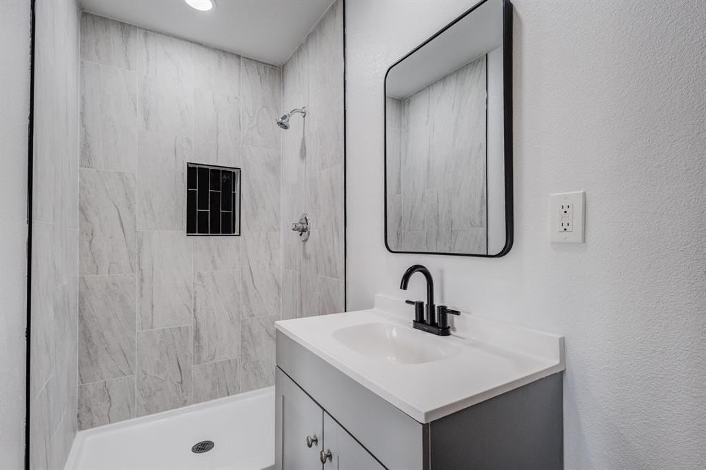 322 Ne 29th St - Photo 6 of 20