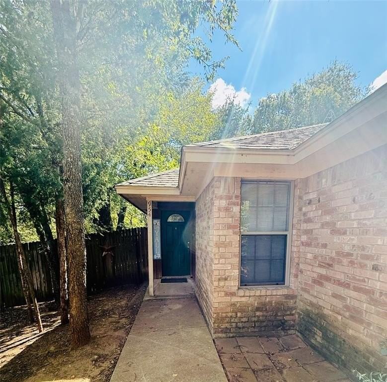 954 E 3rd St - Photo 2 of 17