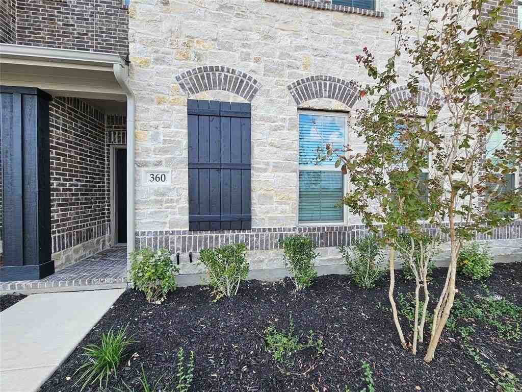 360 Greenhouse Dr - Photo 2 of 40