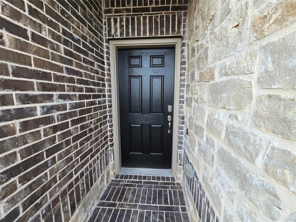 360 Greenhouse Dr - Photo 3 of 40