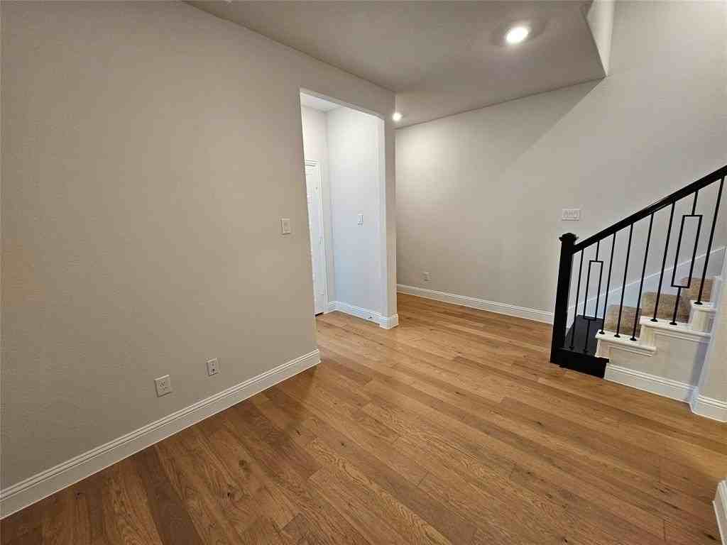 360 Greenhouse Dr - Photo 7 of 40