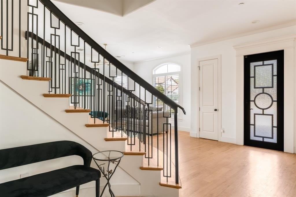 4085 Amherst Ave - Photo 2 of 27