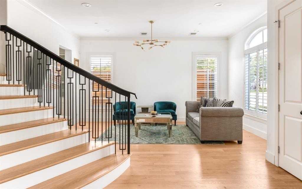 4085 Amherst Ave - Photo 3 of 27