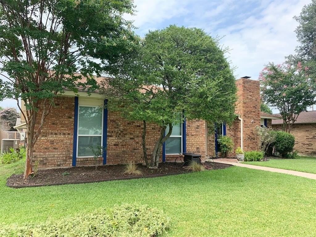 1209 Crestwood Ct - Photo 3 of 25