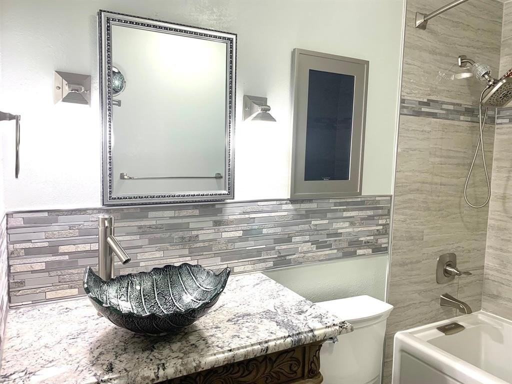 1209 Crestwood Ct - Photo 7 of 25