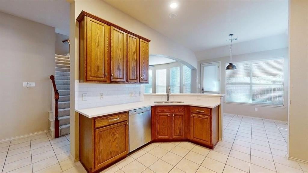 1910 Wickersham Ln - Photo 5 of 38