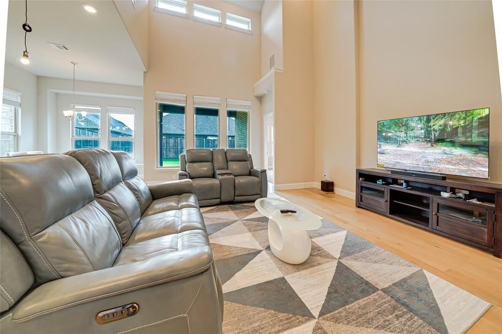 707 Gatecrest Drive - Photo 4 of 33