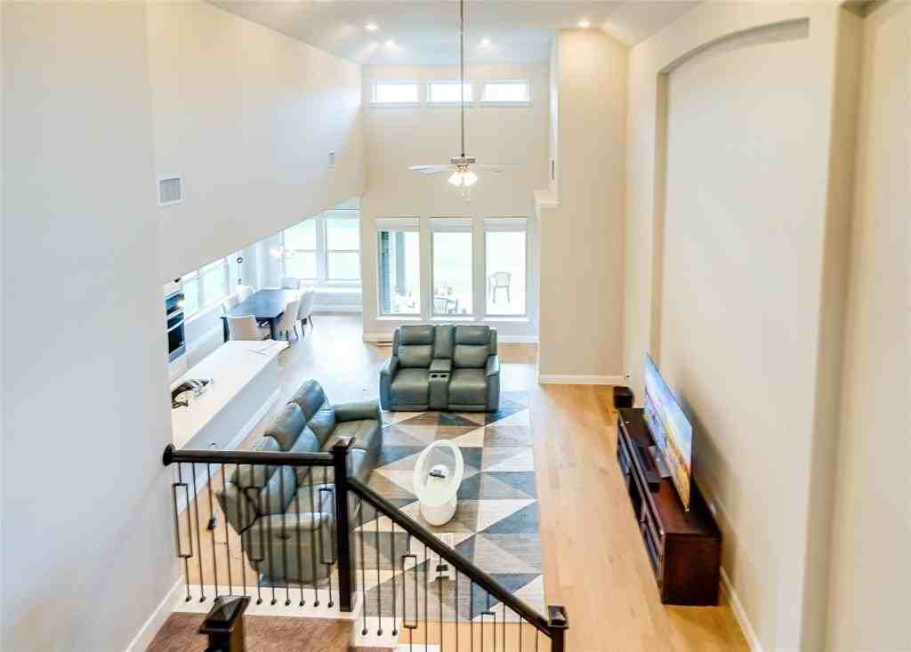 707 Gatecrest Drive - Photo 6 of 33