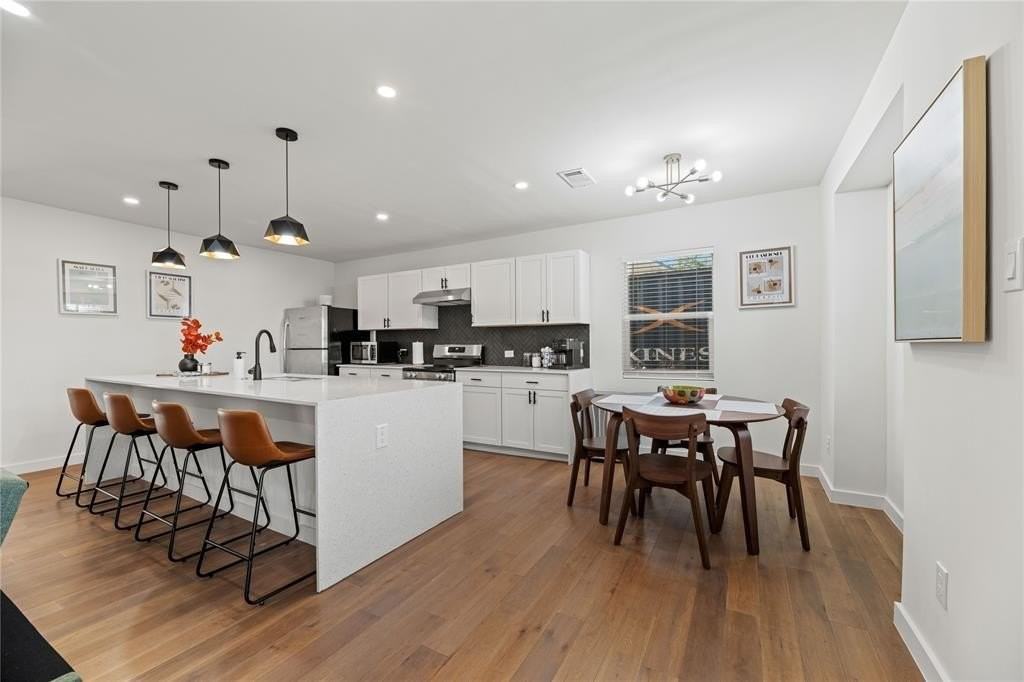 1415 Mountain Lake Rd - Photo 2 of 34